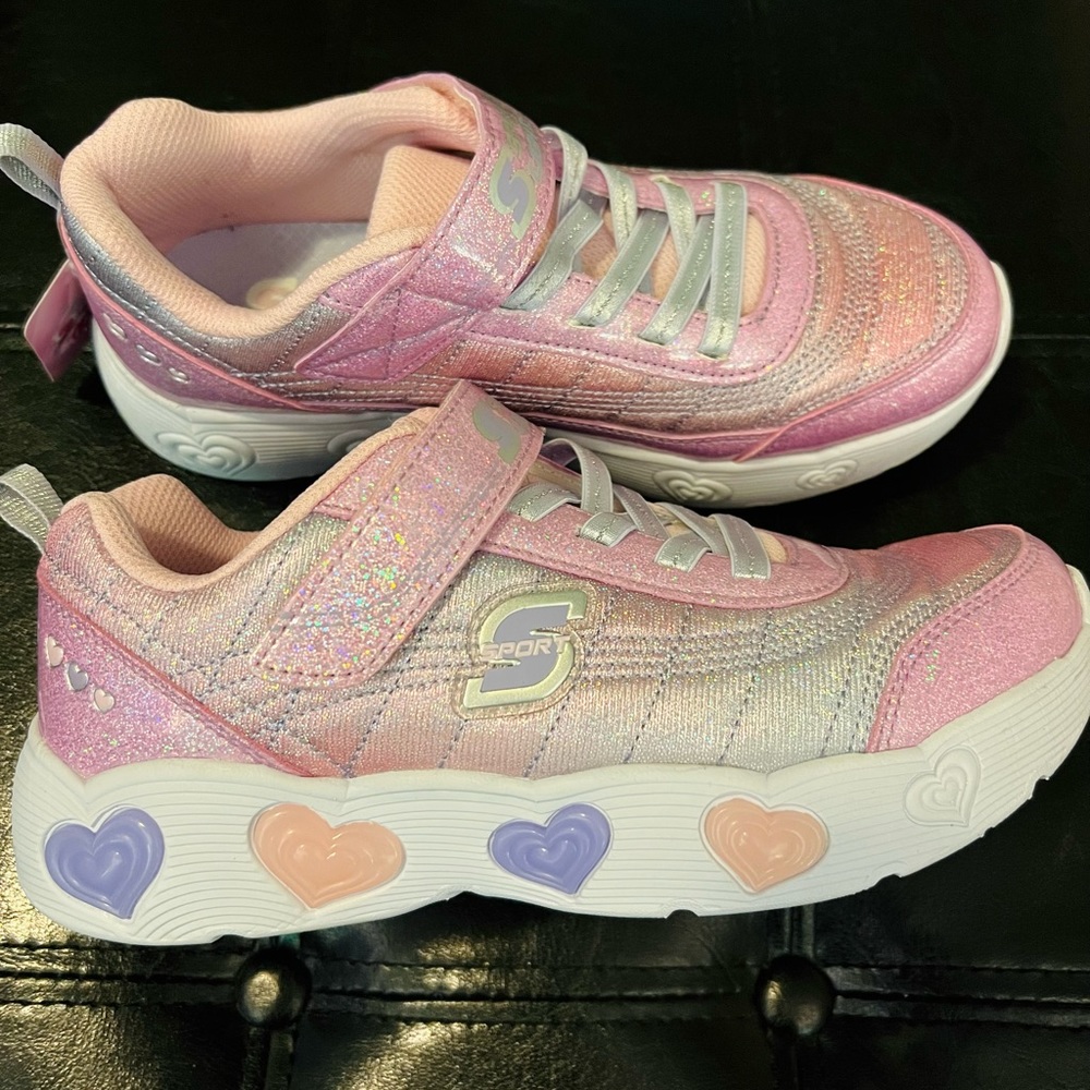 Preowned Amazing Pink Skechers sport Lights Girls US size 4  🌟💕